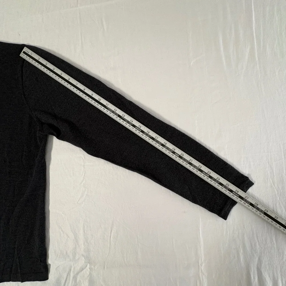 Guess Mens L Charcoal Gray 100% Italian Merino Wool Crewneck Sweater